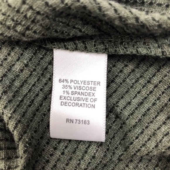 NWT Cable & Gauge Off Shoulder Smocked Green Shirt - Picture 8 of 8